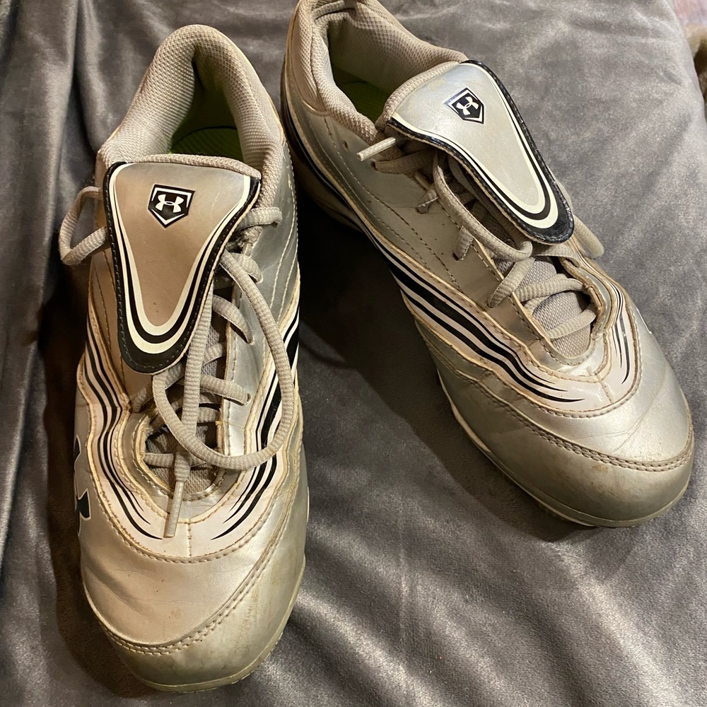Women’s size 9.5 under armour softball cleats